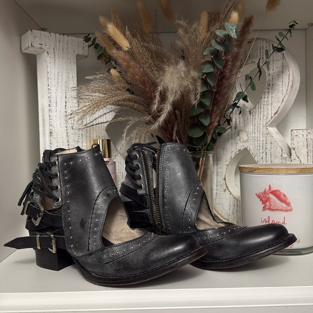 FREEBIRD LEATHER BOOTIES LIKE NEW